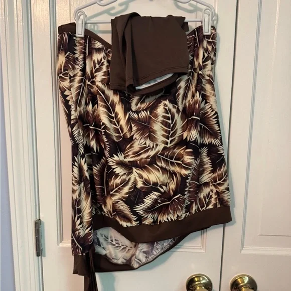 Flattering adorable Brown Leaf Print Swimwear Strapless Tankini Shorts Set - Picture 7 of 7